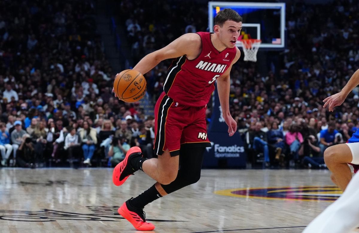 包含数据揭晓：投篮命中率46%，助攻22次，团队坚不可摧！的词条