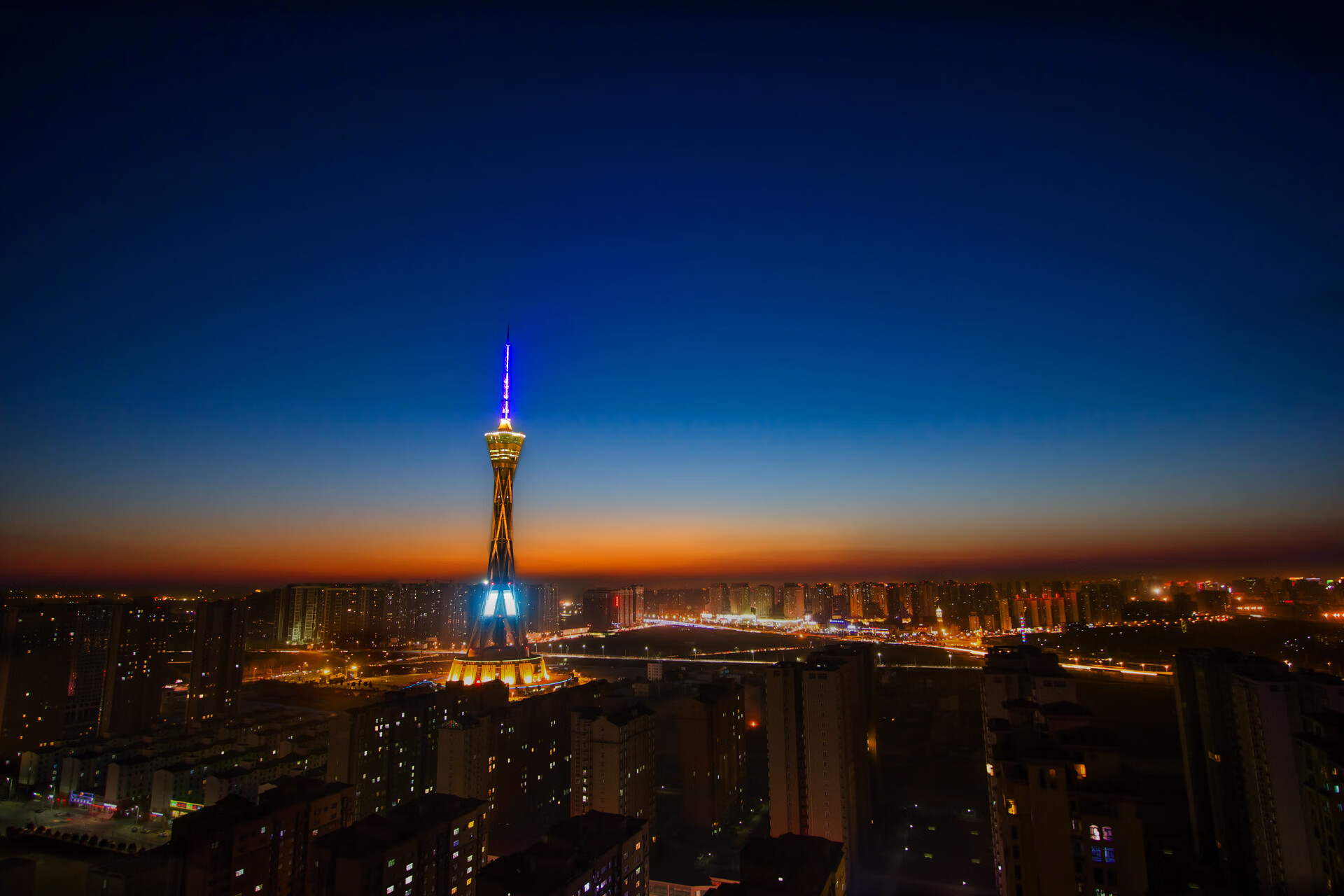 -五大联赛比赛中是否越来越多采用双边路突破战术，双边路体系