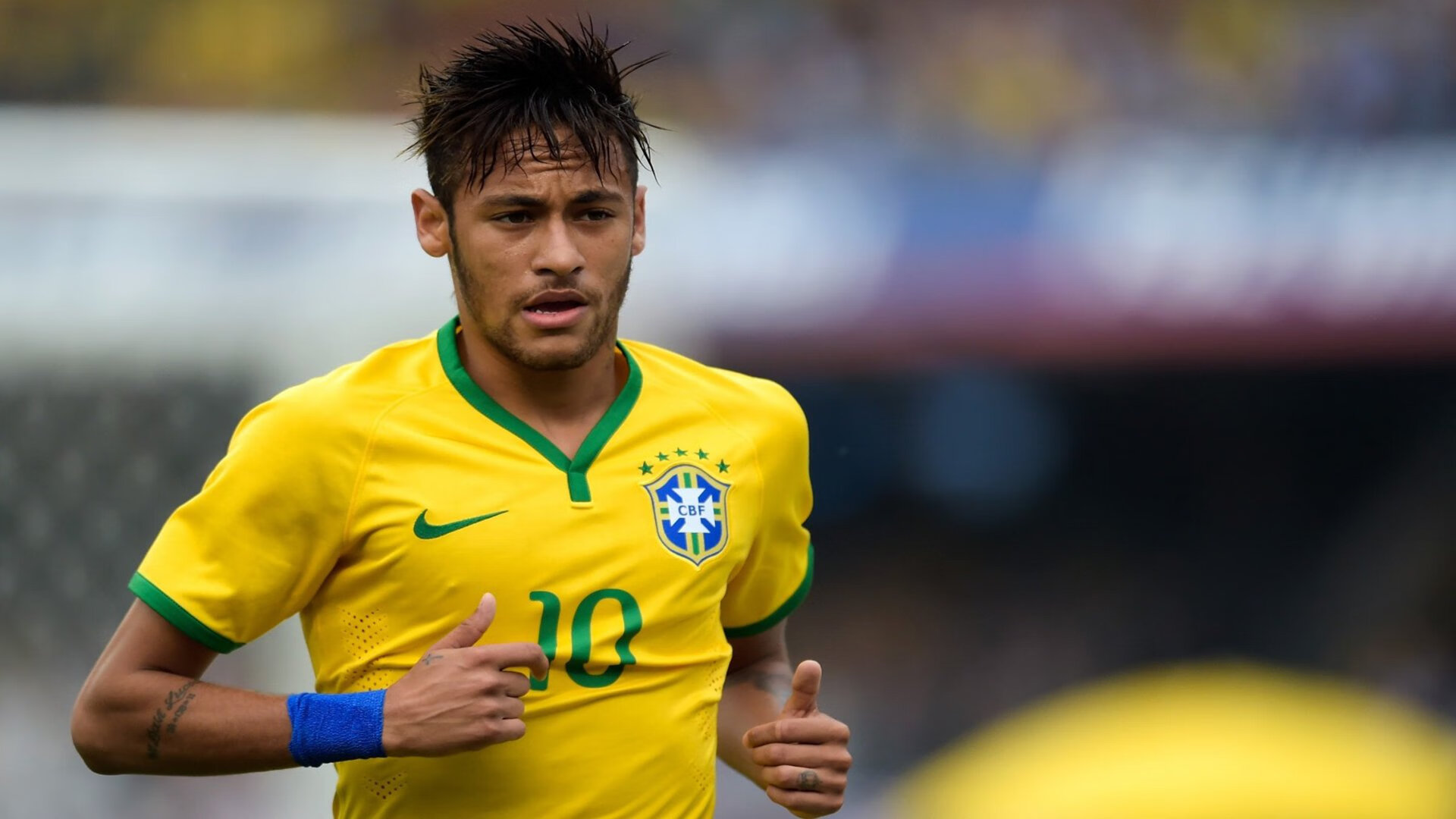 阿根廷青少年骑手在世界青少年马术锦标赛中获得团体金牌，展现国家实力。